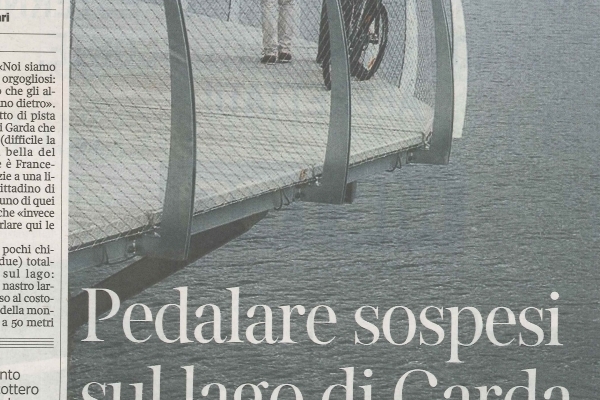 Pedalare sospesi sul lago di Garda
